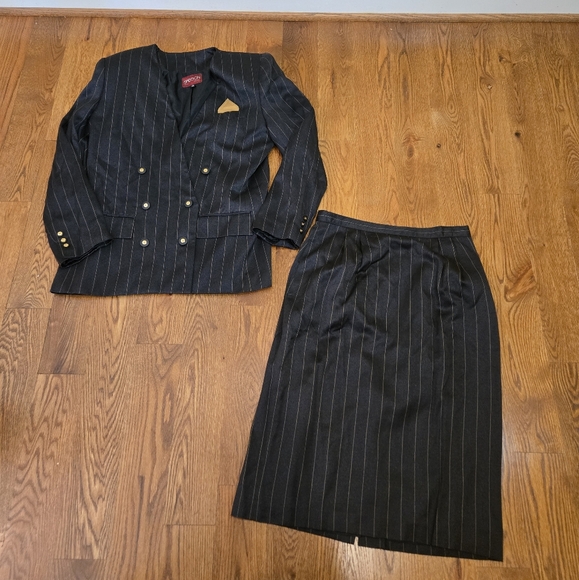 Sasson Jeans Dresses & Skirts - Vtg Sasson Womens Skirt Suit, Size 12 Pinstripes